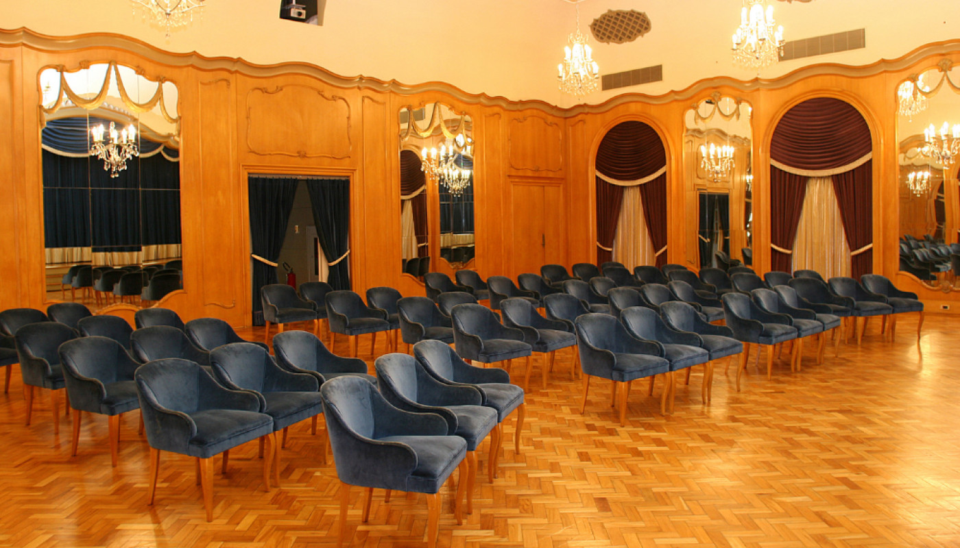 Baisse d'activité en été : profitez-en pour confier vos parquets à une entreprise de nettoyage normande !